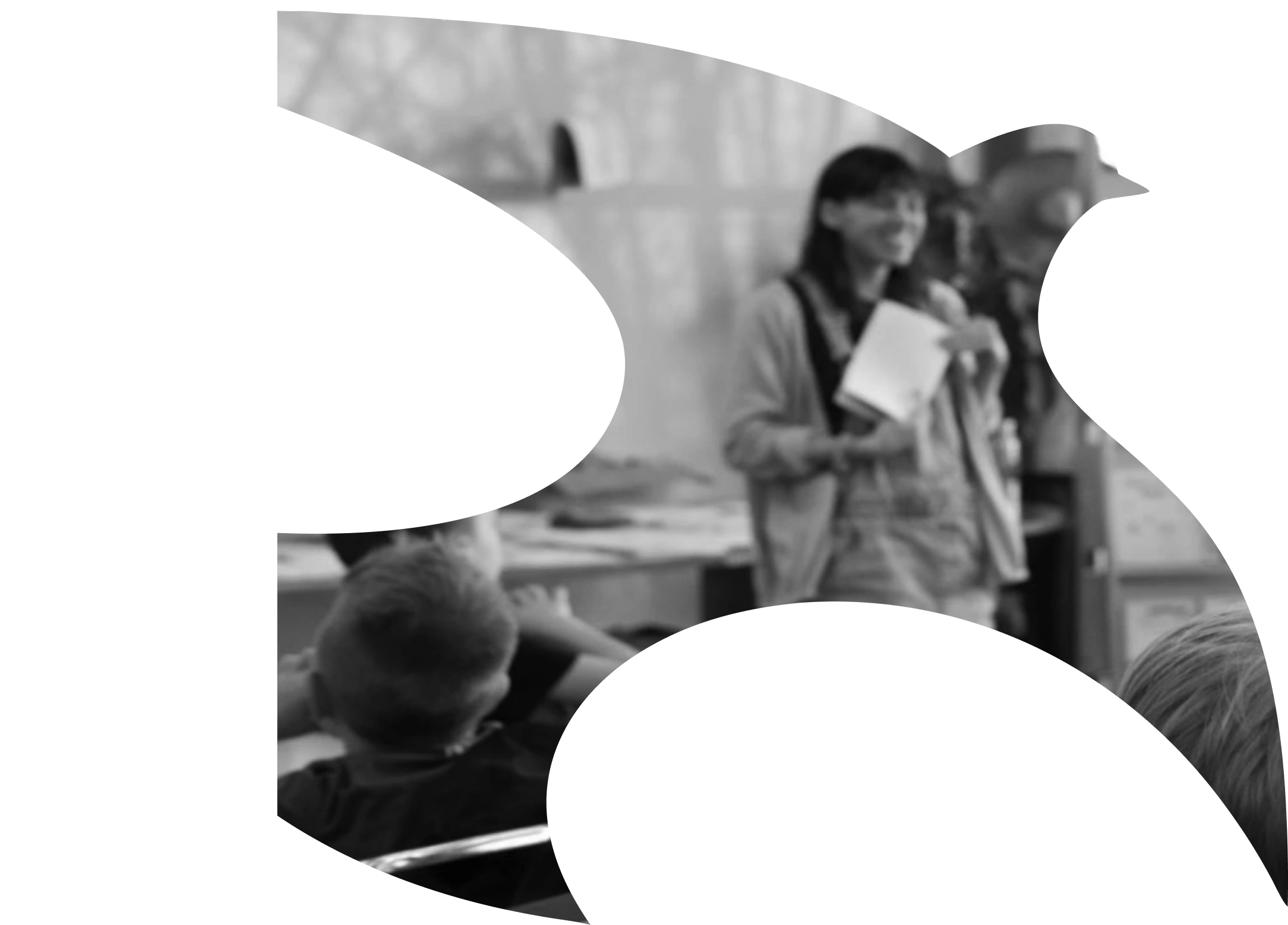 Profissionais da educação em uma atividade de equipe.