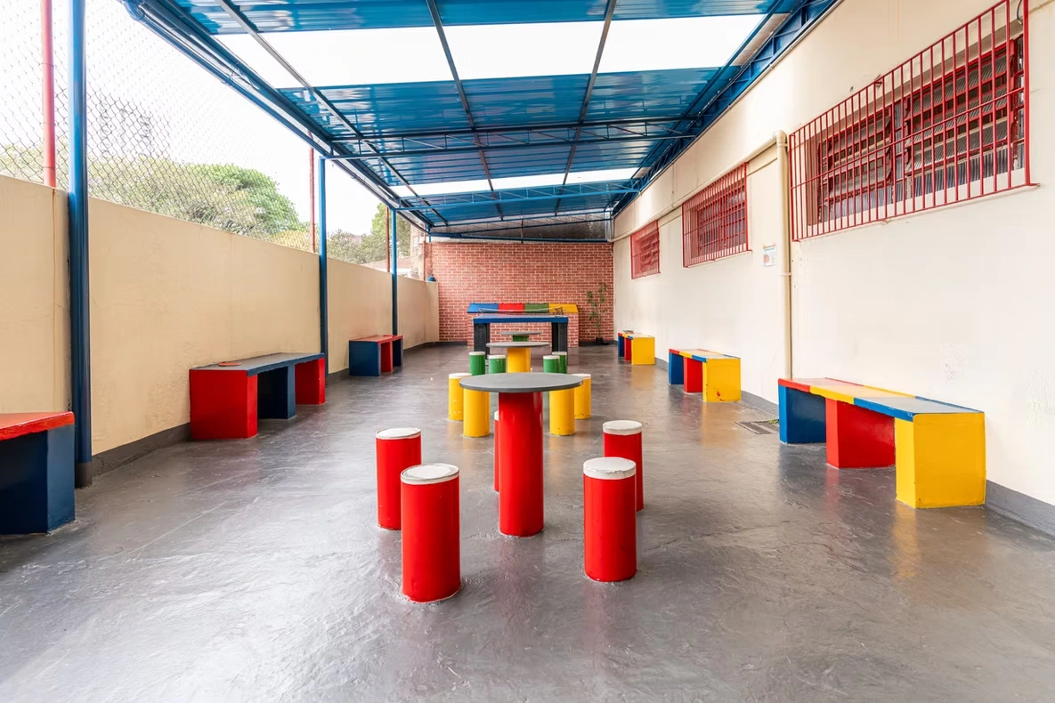 Pátio coberto do Centro de Ensino São José.